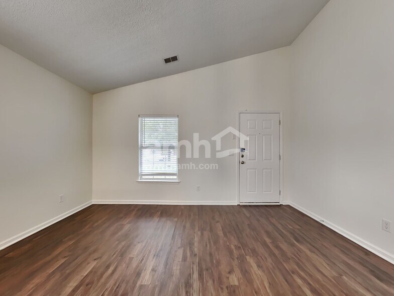 Building Photo - 114 Blue Jasmine Ln