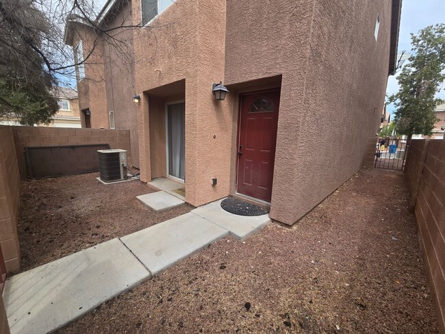 Building Photo - Lock in $1795 Off your third month rent - 3 Bedroom Home near North Las Vegas