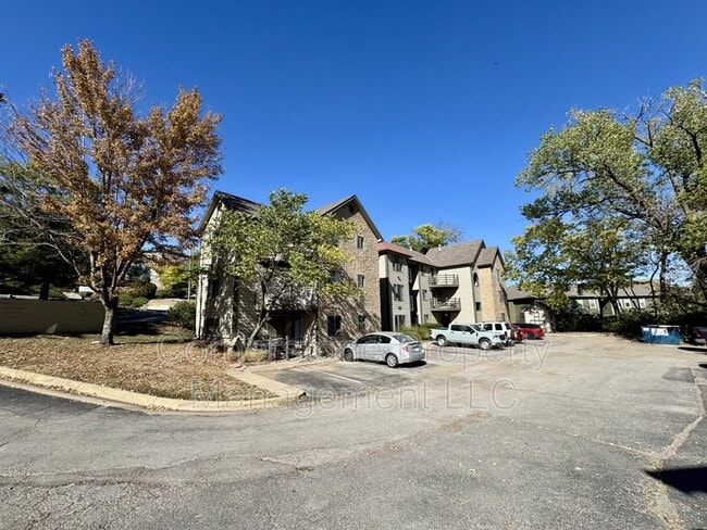 Building Photo - 1000 Emery Rd