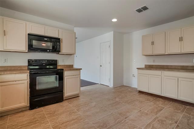 Building Photo - 2901 Saddle Dr