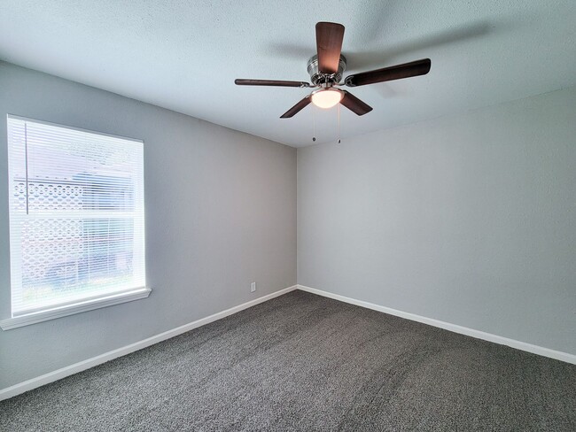 Building Photo - RECENTLY REMODELED 4 BEDROOM 2 BATH LEASE HOME WITH ALL THE UPGRADES.  CHECK THIS OUT.  WON'T LAS...