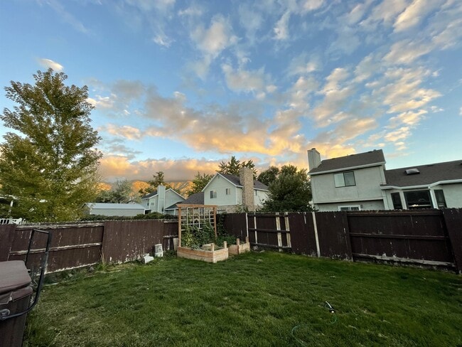 Building Photo - 1736 E Tramway Dr