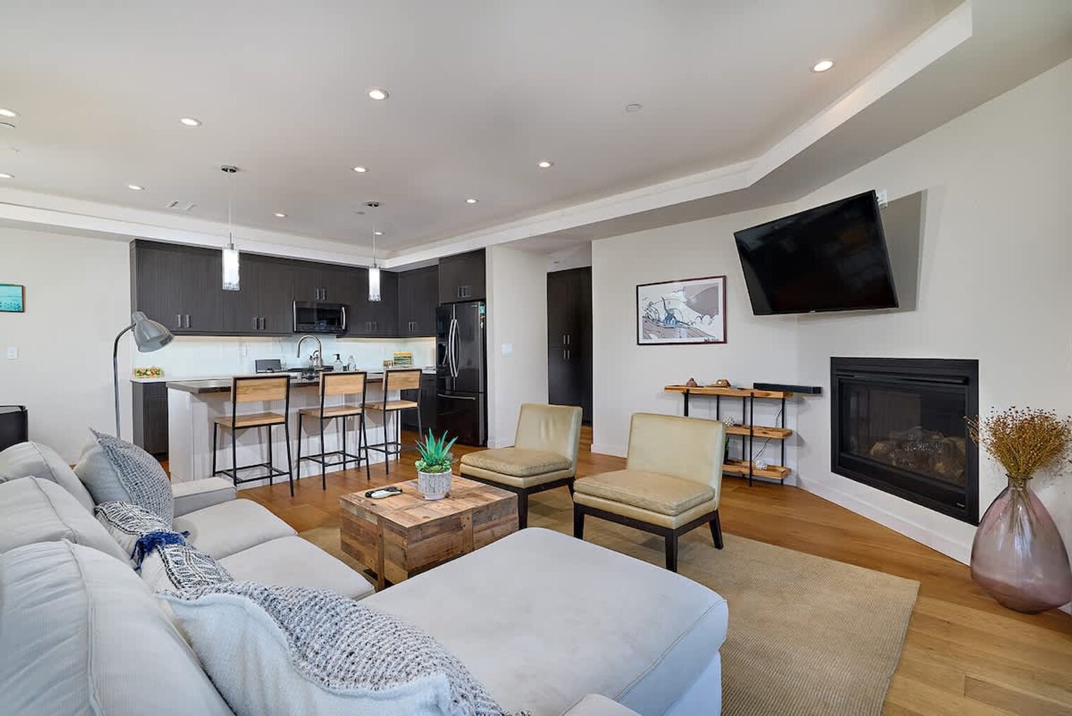 Building Photo - 2310 Edinburg Ave