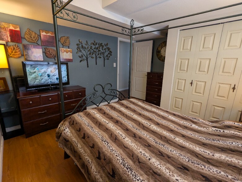 Building Photo - 5315 Villa Cir