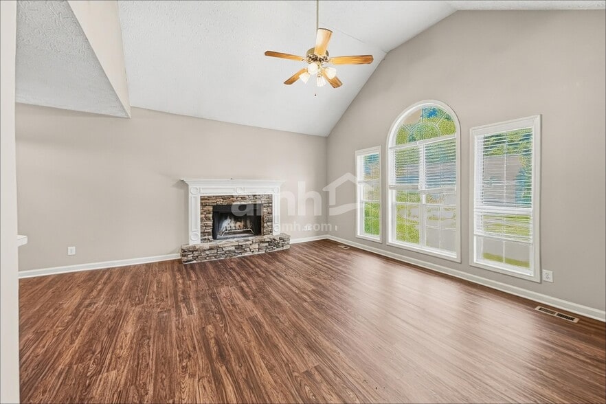 Building Photo - 624 Glendale Forest Dr