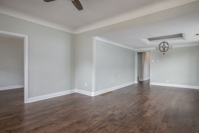 Building Photo - Adorable North Hampton House - Must See!