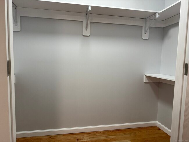 Building Photo - 755 Hart St