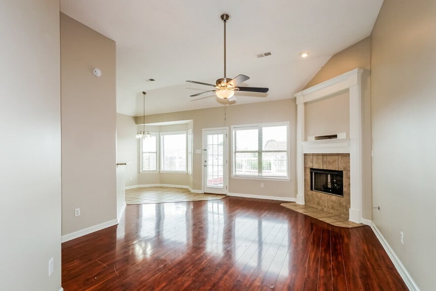 Building Photo - 60 Penny Ln