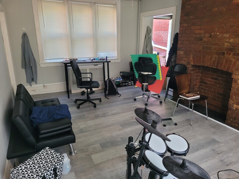 Building Photo - 5216 5th Ave