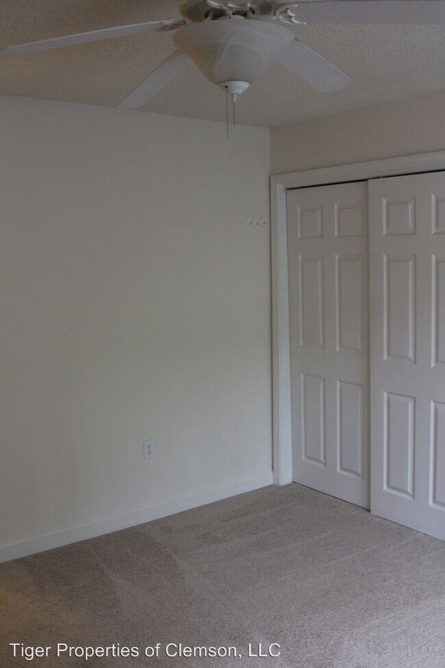 Building Photo - 211 Harts Cove Way