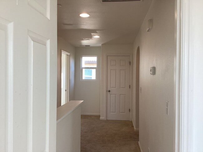 Building Photo - 1587 Etchings Way