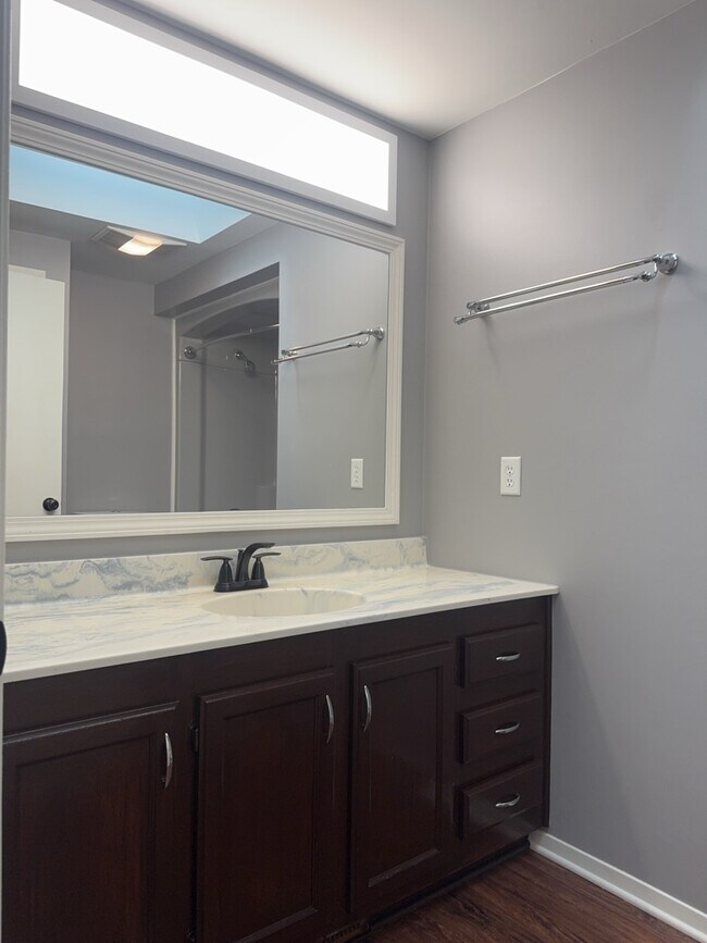Building Photo - 3829 Eastway Dr