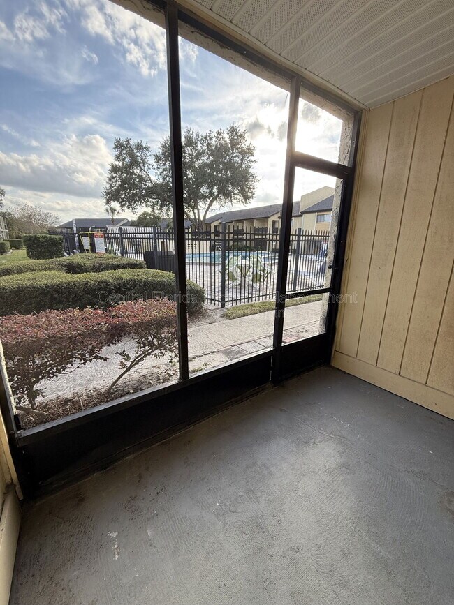 Building Photo - 942 N Lake Destiny Rd