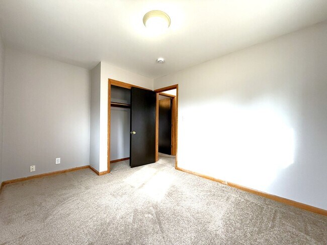 Building Photo - 11049 W Hampton Ave