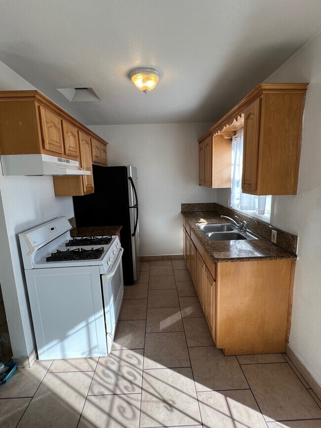 Building Photo - 706 Triana Pl