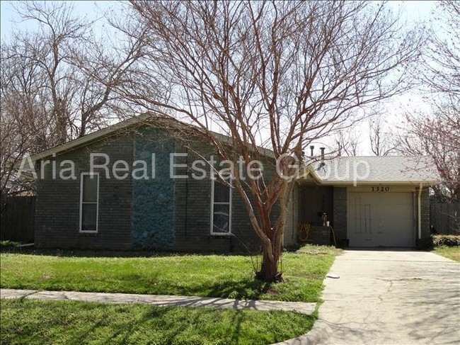 Primary Photo - Colonial Estate Home!