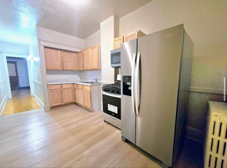 Building Photo - 2506 Dupont Ave N