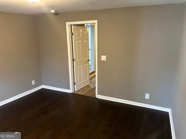 Building Photo - 1545 Gaylor Dr SE