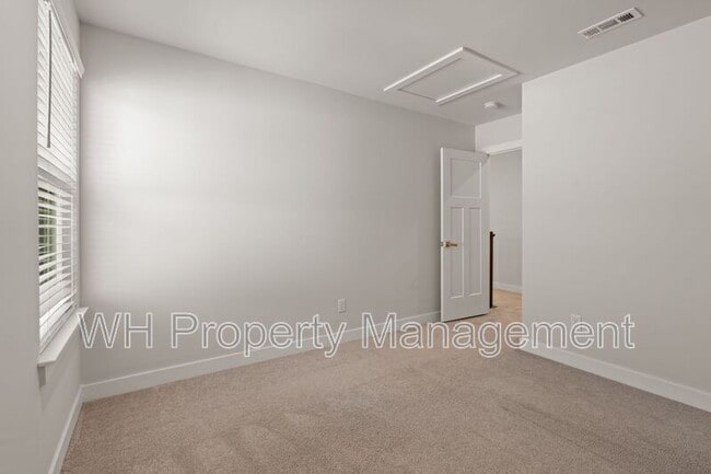 Building Photo - 441 Chinook Dr