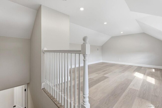 Building Photo - 452 Montauk Hwy