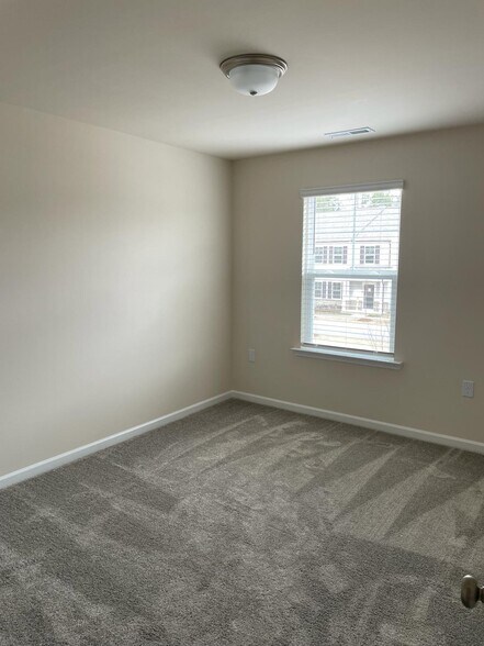 Guest Room_1 - 307 Parker Station Ave