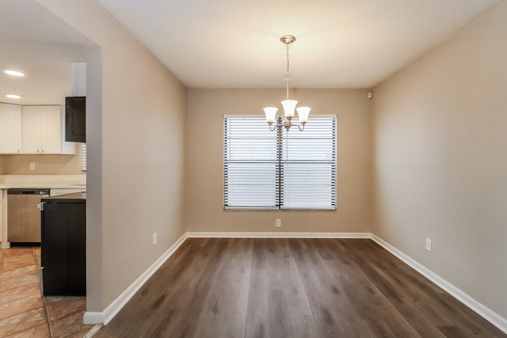 Building Photo - 11504 Robles Del Rio Pl
