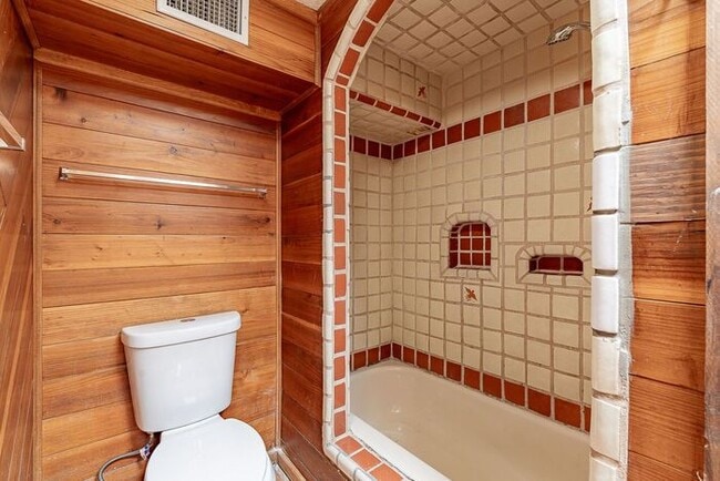 Building Photo - Centrally Located 4-Bed, 2-Bath Tucson Rental – Near U of A