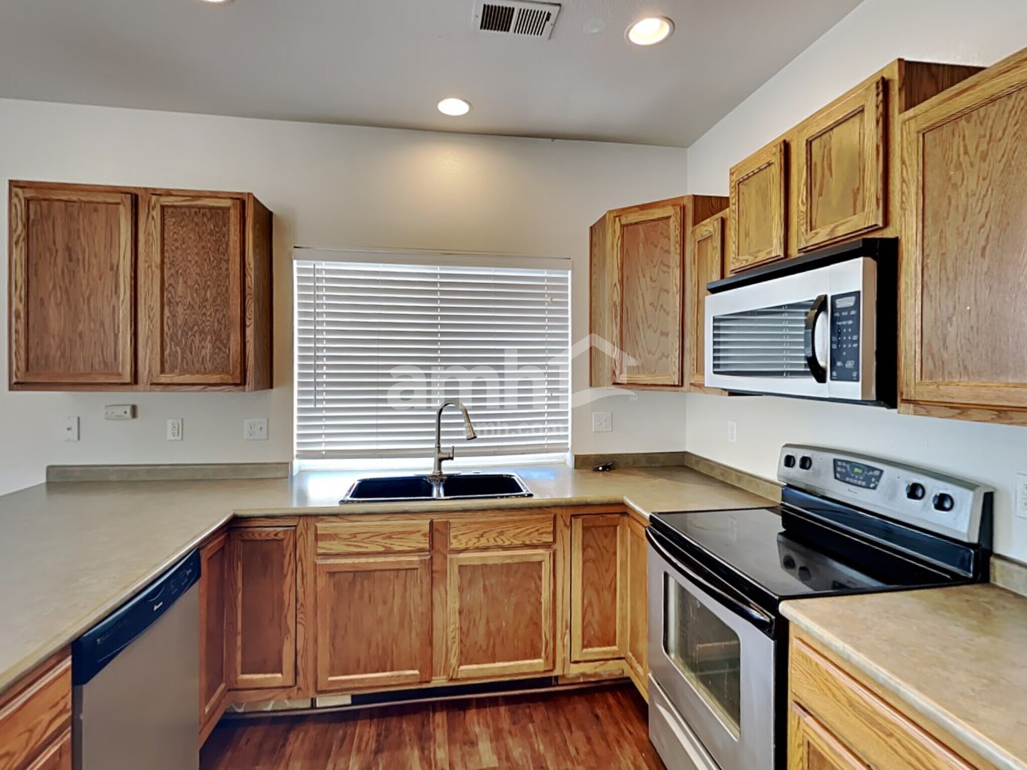 Building Photo - 5561 N Lisbon St