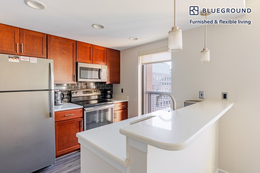 Building Photo - 3444 Fairfax Dr