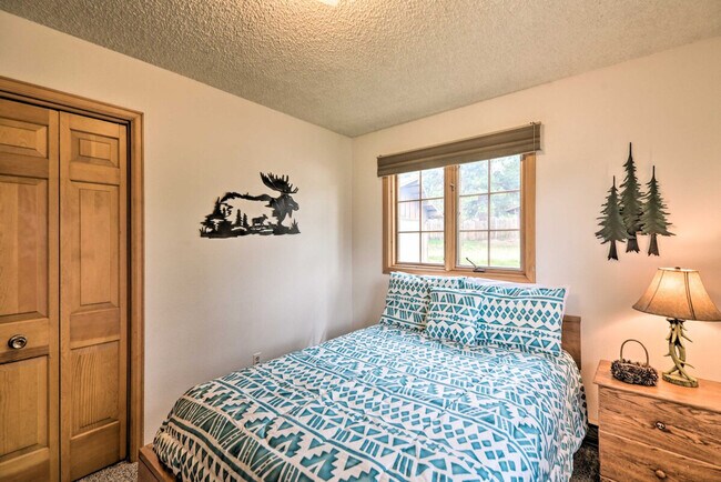 Building Photo - 2334 Carriage Dr