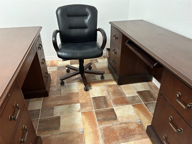 Building Photo - 7424 Lindencrest St