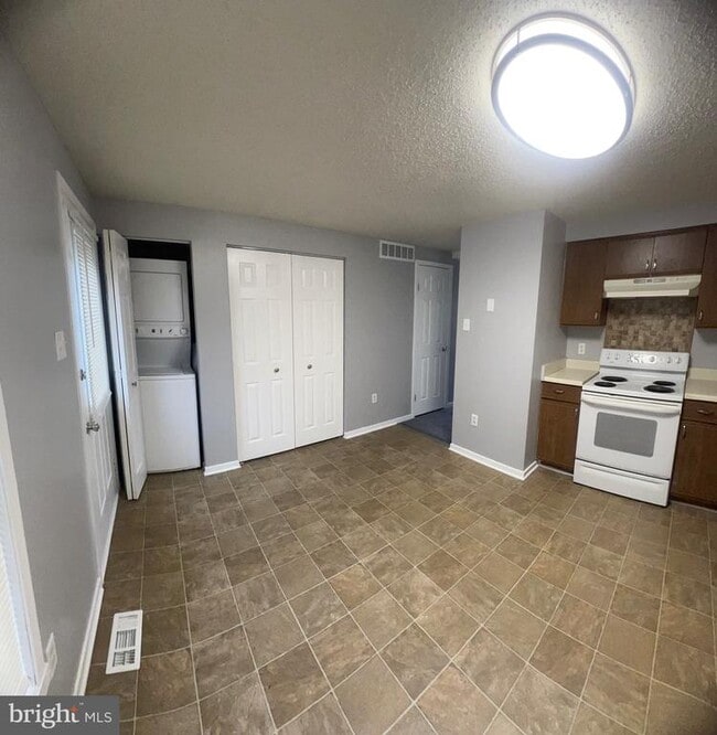 Building Photo - 1117 Davis St