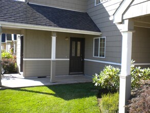 Building Photo - 2 bedroom in Coburg Meadows
