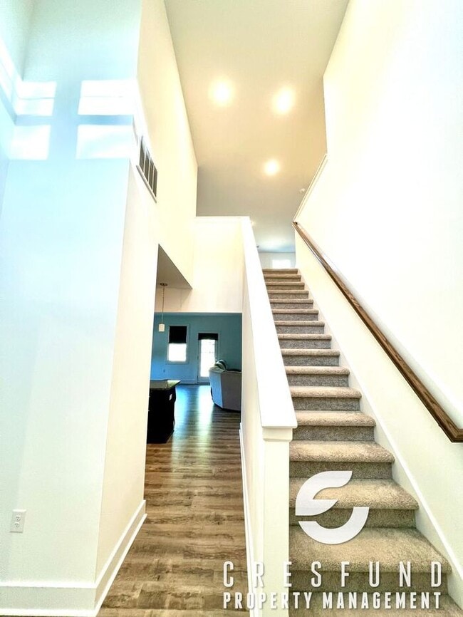 Building Photo - Close to Fort Bragg/Master BR Downstairs S...
