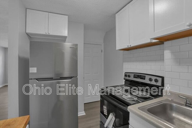 Building Photo - 900 Racine Ave