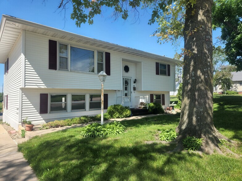 Building Photo - 182 8th Ave