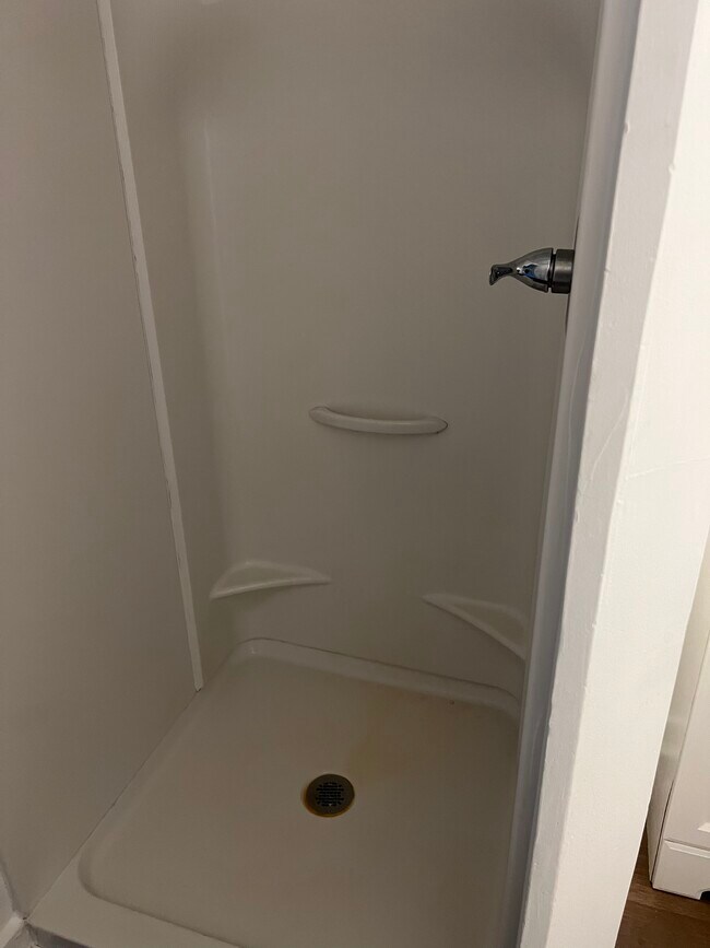 Bathroom - 18 First St