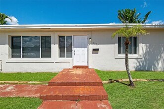 Building Photo - Adams Street