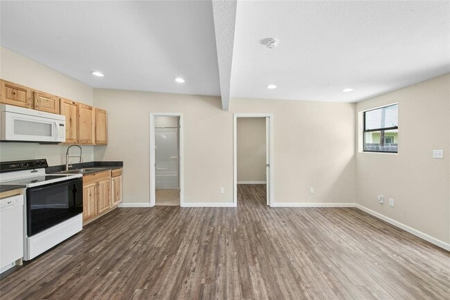 Building Photo - 904 Philco Dr