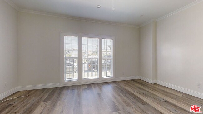 Building Photo - 5522 Sierra Vista Ave