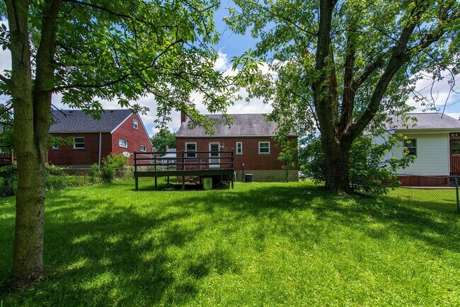 Building Photo - 3627 Edgebrook Dr