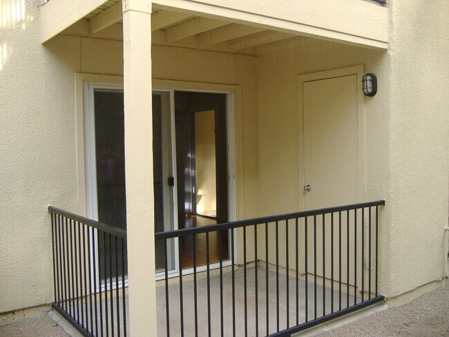 Building Photo - ***MOVE IN SPECIAL: HALF OFF FIRST MONTH'S AND SECOND MONTH RENT***SOLARIS 2 BEDROOM CONDO IN THE...