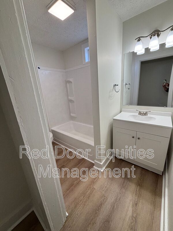 Building Photo - 522 N High St