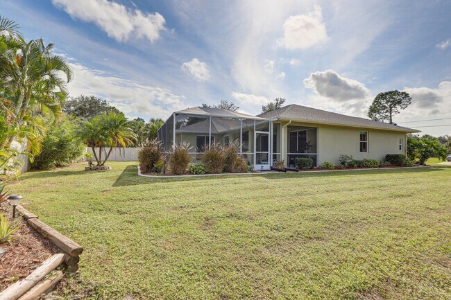 Building Photo - 1488 N Lavina St