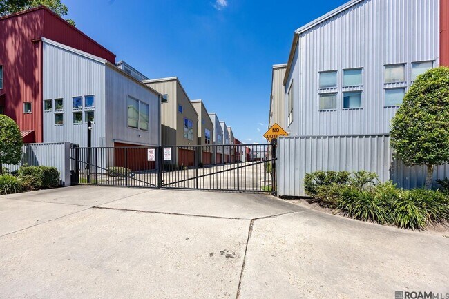 Building Photo - 1720 Nicholson Dr