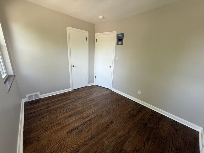 Building Photo - 4101 Ridge Rd