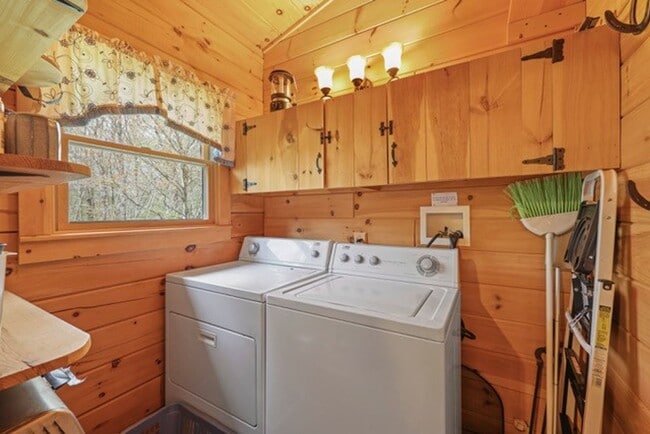 Building Photo - Peaceful Log Home Retreat – Long-Term Beck...