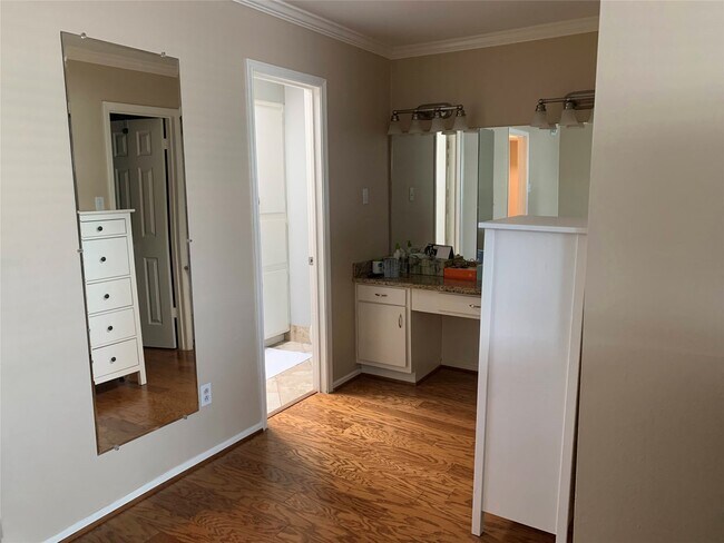 Building Photo - 13078 Trail Hollow Dr