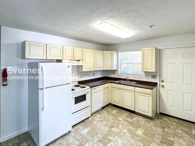 Building Photo - 2 Bob Cat Ct