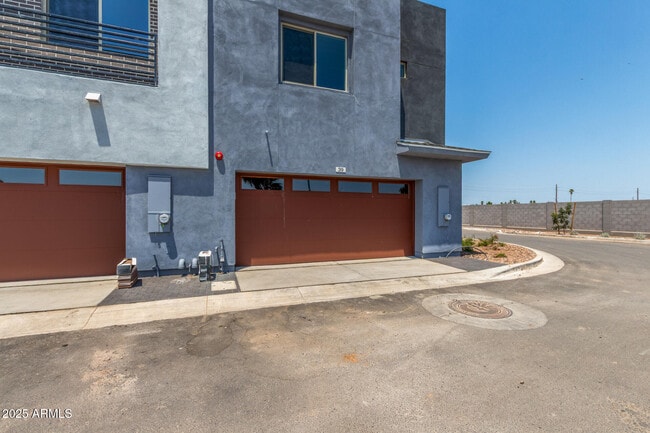 Building Photo - 733 E Commonwealth Ave